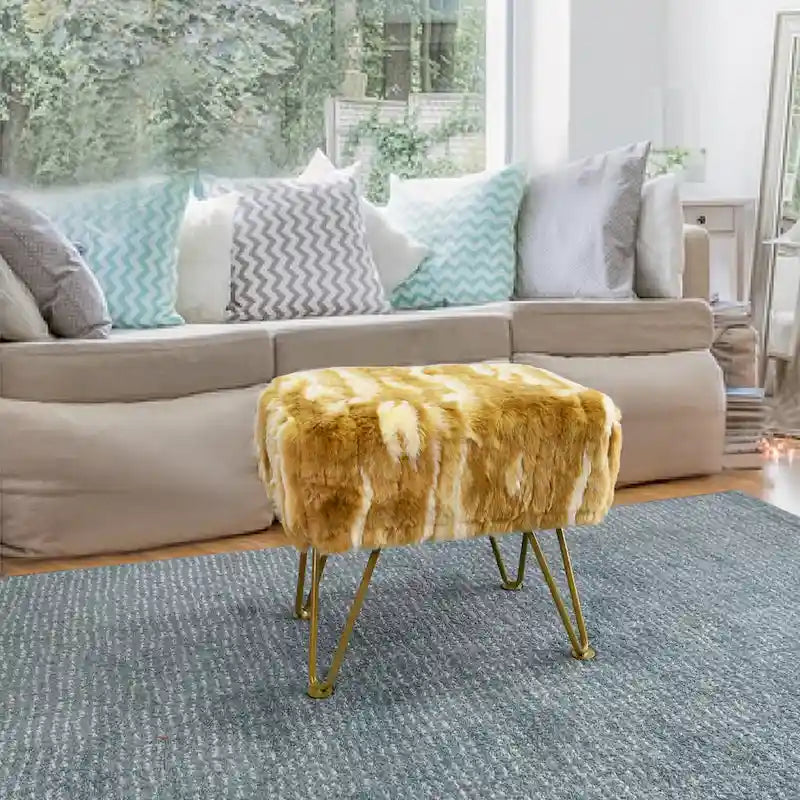 Soft Faux Fur Ottoman Bench Seat, Fuzzy Entryway Stool, 150 LBS Capacity, Modern Accent Seating for Bedroom Living Room