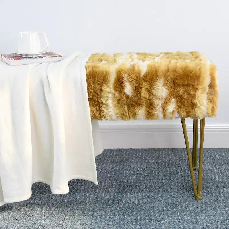 Soft Faux Fur Ottoman Bench Seat, Fuzzy Entryway Stool, 150 LBS Capacity, Modern Accent Seating for Bedroom Living Room